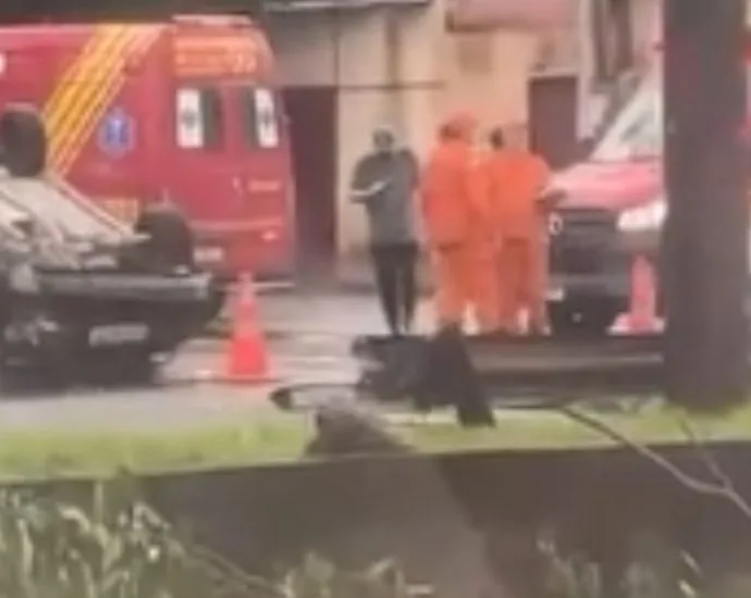 Colisão entre carros provoca capotamento na Avenida Ernesto Geisel em Campo Grande