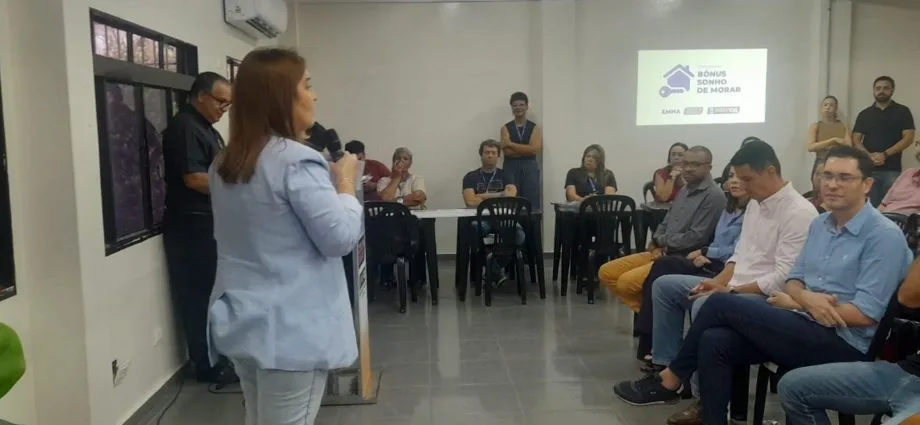 Prefeita Adriane Lopes entrega bônus de até R$ 20 mil a 40 famílias em Campo Grande