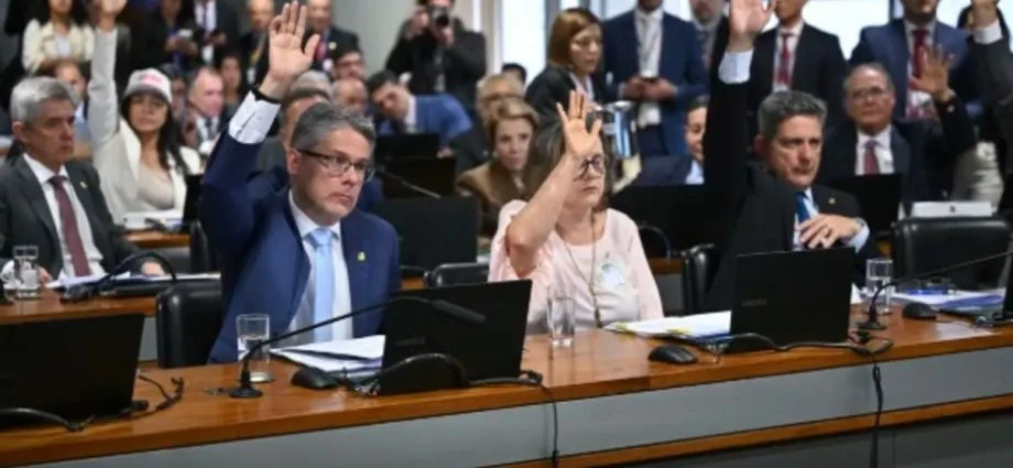 Senado aprova texto-base da PEC da Segurança Pública