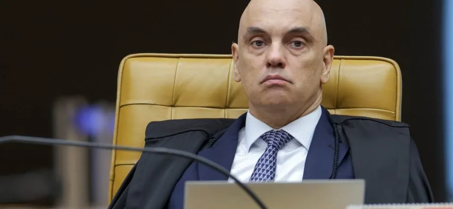 Ministro Moraes pede investigação de Mendonça em inquérito das fake news