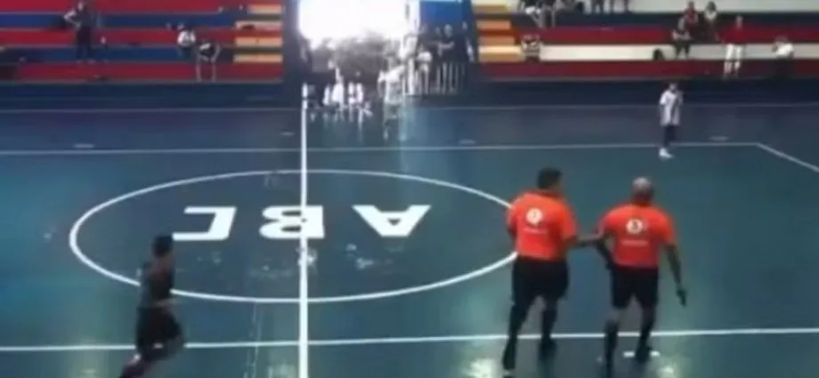 Árbitro armado gera tumulto em campeonato de futsal infantil em Campo Grande