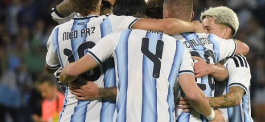 Argentina goleia Bolívia por 4 a 0 em amistoso sem Messi