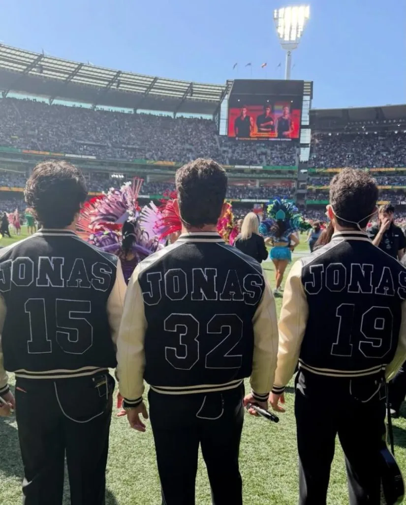 Jonas Brothers fazem show histórico na NFL em Melbourne