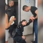 Bebê de 15 dias é salvo por policiais após engasgar com leite em Campo Grande