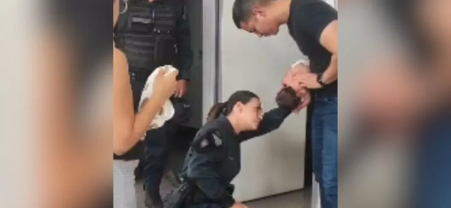Bebê de 15 dias é salvo por policiais após engasgar com leite em Campo Grande