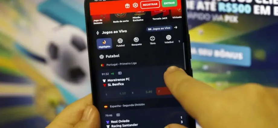 Custo social das apostas online é de R$ 38,8 bilhões por ano, diz ministro em anúncio