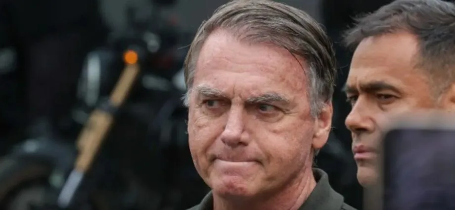 TSE libera uso de imagens de Jair Bolsonaro em santinhos