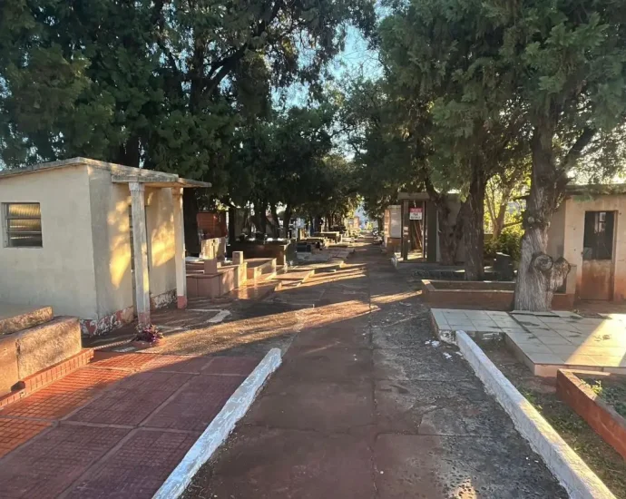 Passeio guiado no cemitério centenário de Campo Grande terá inscrições abertas