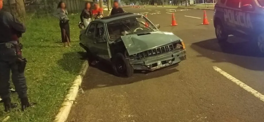 Motorista de Chevette se envolve em acidente com Audi na Afonso Pena em Campo Grande