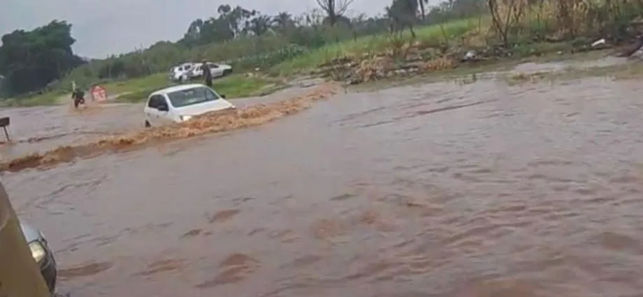 Chuva causa alagamentos em Campo Grande neste sábado