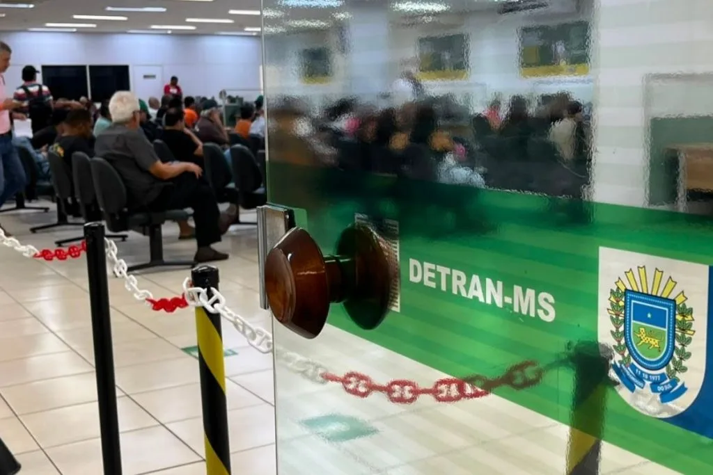 Atendimento na agência do Detran-MS no dia do vencimento do licenciamento 2026 para placas final 1, 2 e 3