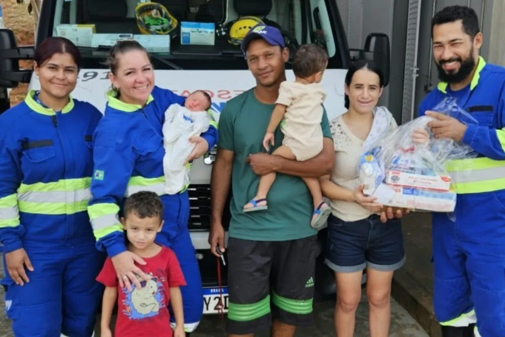 bebê nasce em estrada