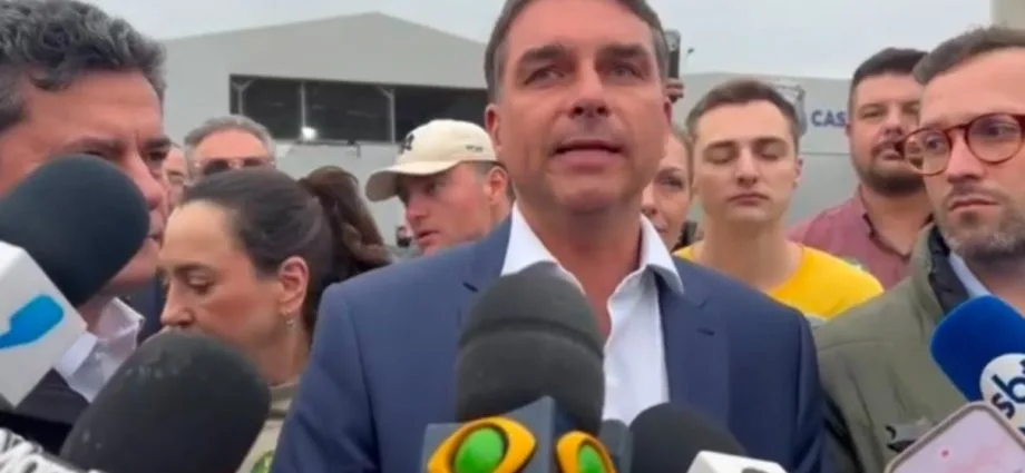 GloboNews pede desculpas a Flávio Bolsonaro sobre polêmica com Nossa Senhora Aparecida