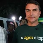 Flávio Bolsonaro aciona TSE contra Lula por uso de discurso na ONU