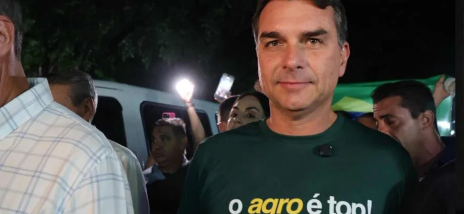 Flávio Bolsonaro aciona TSE contra Lula por uso de discurso na ONU