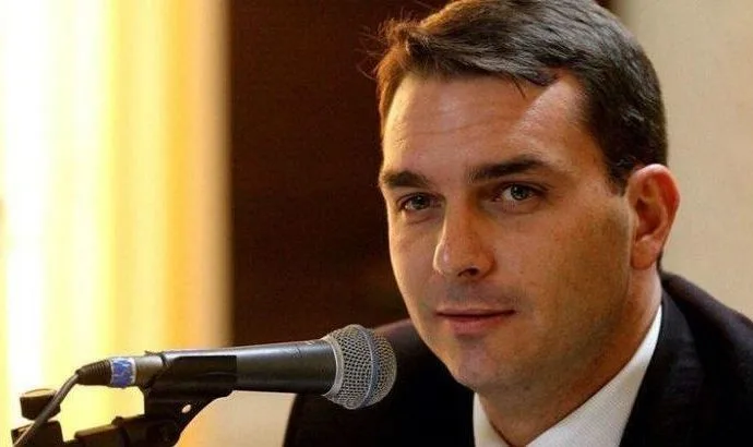 Flávio Bolsonaro torce pela homologação da delação de Daniel Vorcaro
