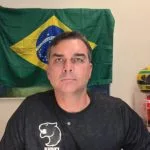 Flávio Bolsonaro afirma ser o único capaz de derrotar Lula e acabar com polarização