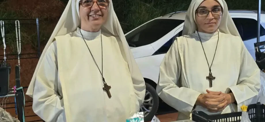 Freiras de Campo Grande vendem terços em feiras para construir convento