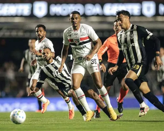 São Paulo vence Atlético-MG e se distancia da zona de rebaixamento