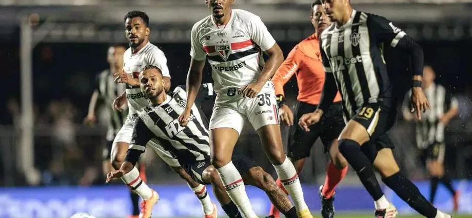 São Paulo vence Atlético-MG e se distancia da zona de rebaixamento