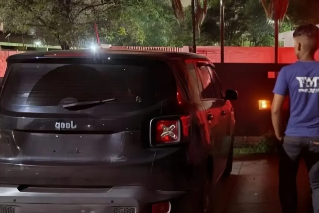 Durante roubo de um Jeep Renegade, mulheres ouviram suspeitos recebendo ordens para executá-las. (Foto: Reprodução/PM)