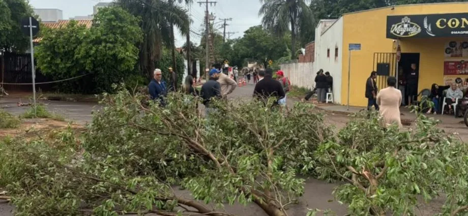 Moradores do Parque Dallas protestam após 72 horas sem energia