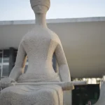 STF equipara licença-maternidade de mães biológicas e adotantes