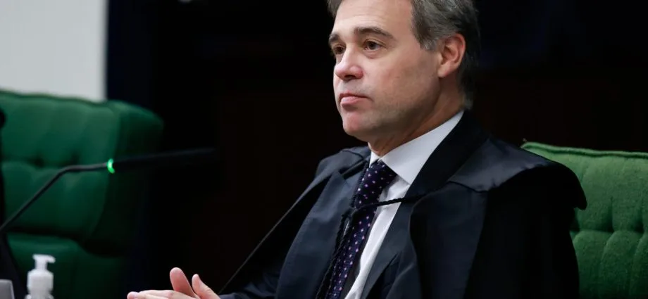 Encontro Secreto entre Vorcaro e André Mendonça é Revelado por Mensagens