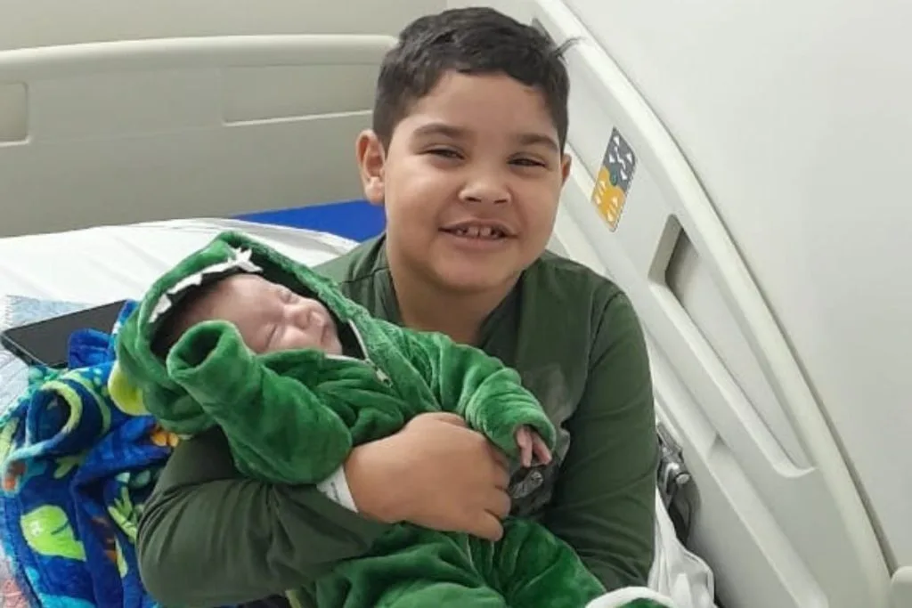 Carinhoso, obediente e sonhador: é assim que a mãe descreve o filho que inspira familiares e amigos com sua força. (Foto: Reprodução)