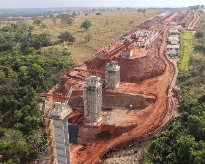 Ferrovia da Arauco avança com construção de ponte em Inocência