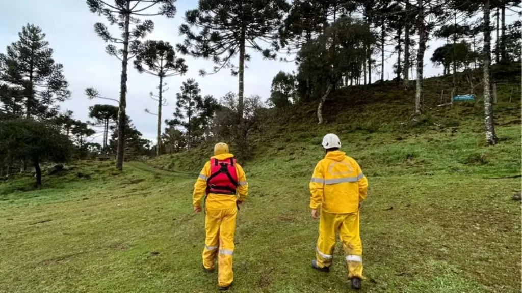 Aeronave da FAB localiza helicóptero com cantor Rick em Santa Catarina