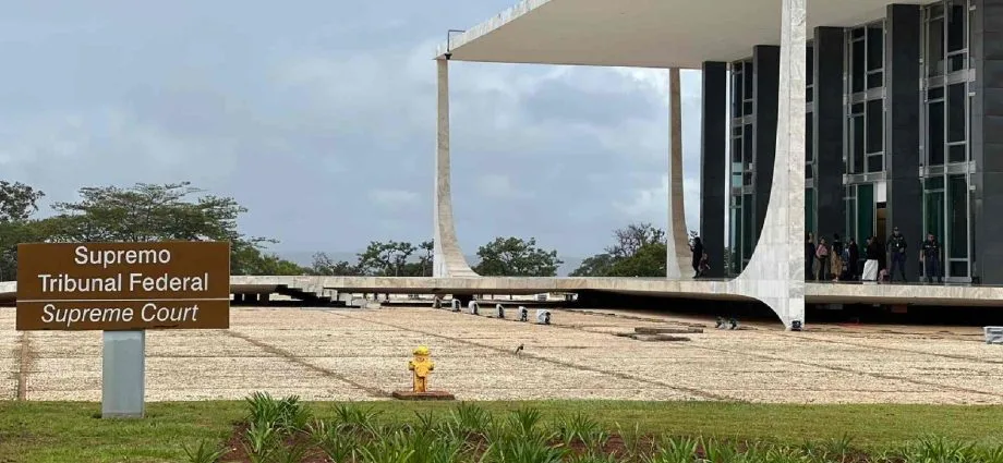 Ex-ministros do STF solicitam apuração rigorosa de crise no tribunal