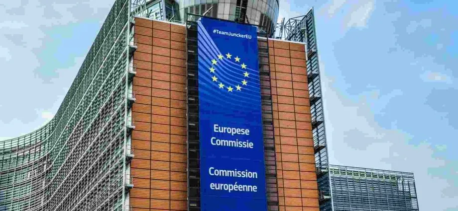 Cinco países da UE definem modelo para retornar migrantes rejeitados até 2027