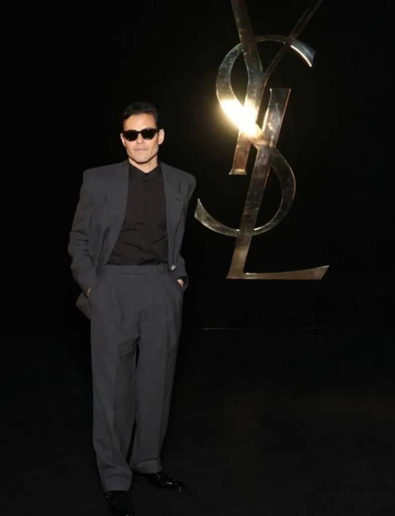 Desfile da Saint Laurent reúne estrelas na Paris Fashion Week
