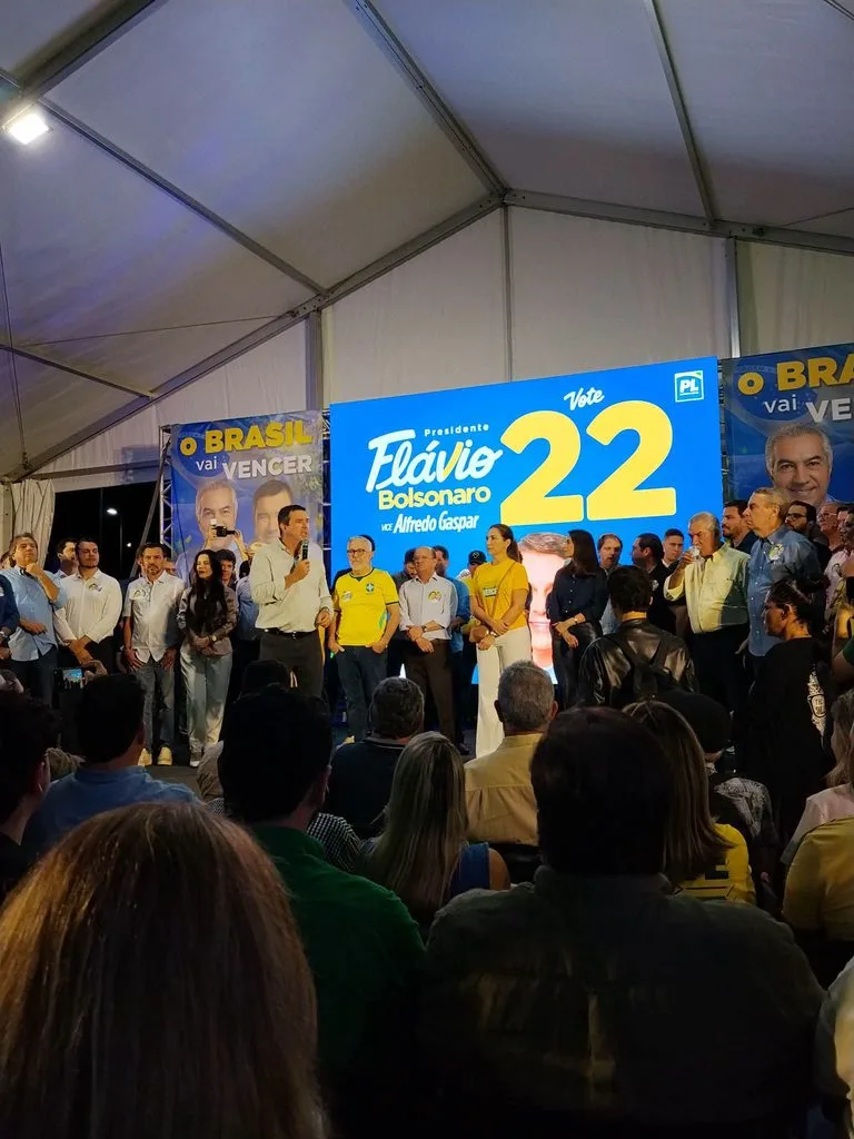 Prefeita Gerolina participa de ato em apoio a Flávio Bolsonaro em Água Clara