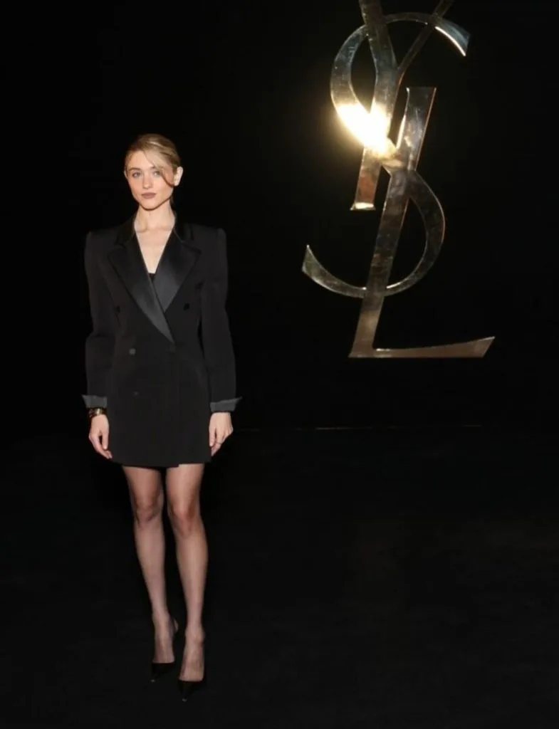 Desfile da Saint Laurent reúne estrelas na Paris Fashion Week
