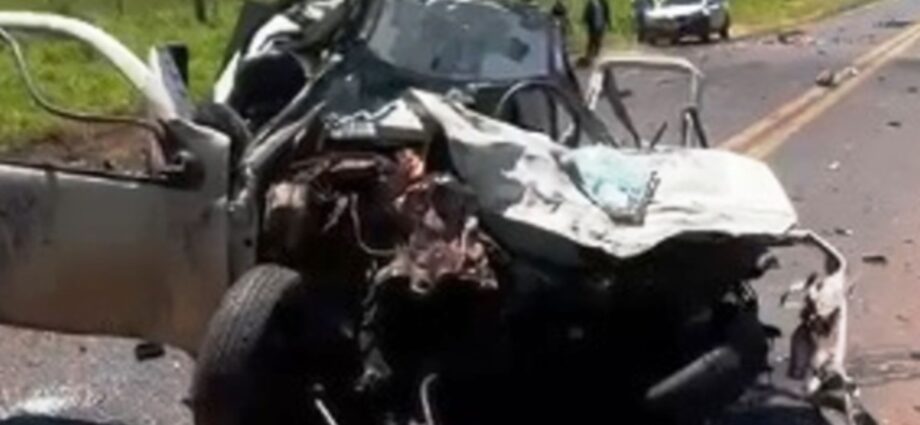 Motorista morre após colisão entre picape e carreta na BR-163, em Naviraí