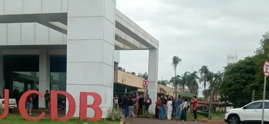 Vestibular da UCDB provoca lentidão no trânsito da Av. Tamandaré em Campo Grande