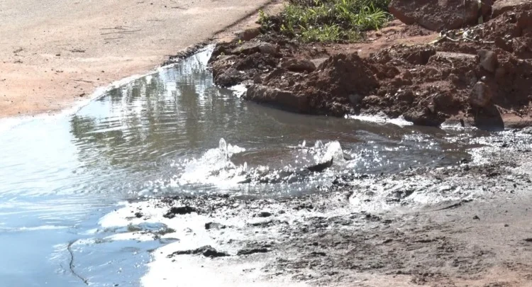 Transbordamentos de esgoto em Três Lagoas são agravados por furtos