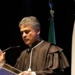 TRE-MG investigará uso de celular por Zema durante votação