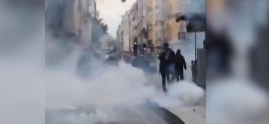 Protestos na França têm 135 prisões e uso de gás lacrimogêneo