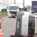 Uno tomba após freada brusca no macroanel de Campo Grande