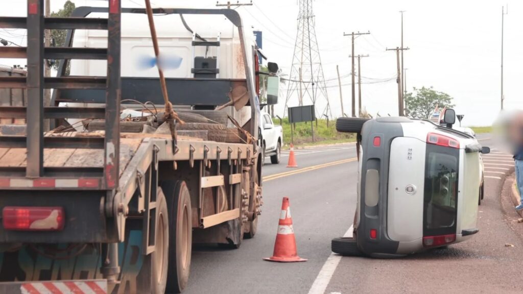 Uno tomba após freada brusca no macroanel de Campo Grande