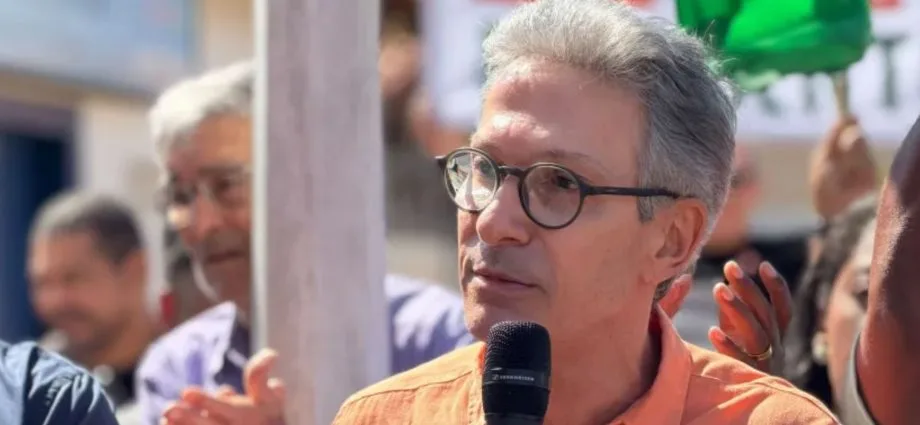 Romeu Zema vota em Araxá, Minas Gerais, neste domingo