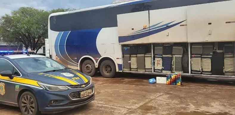 Apreensão de perfumes e cigarros em ônibus na BR-262, em MS