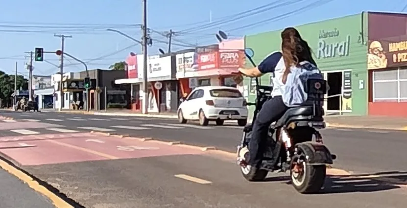 Projeto na Câmara restringe uso de bicicletas elétricas por menores de 15 anos