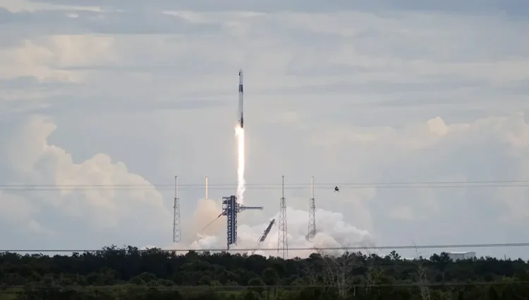 NASA lança missão Crew-13 com quatro astronautas para a Estação Espacial Internacional