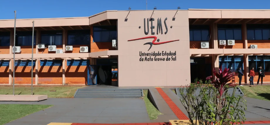 UEMS seleciona 16 pós-graduandos para intercâmbio no exterior
