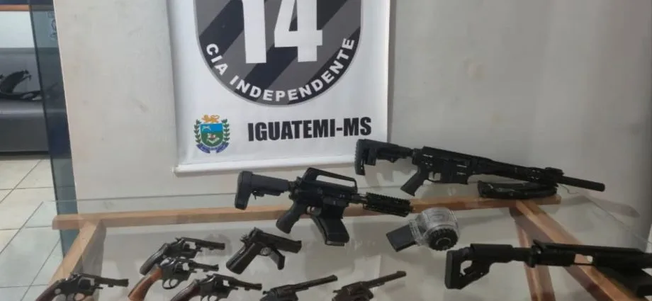 Armas apreendidas em Iguatemi estavam em compartimento secreto de carro