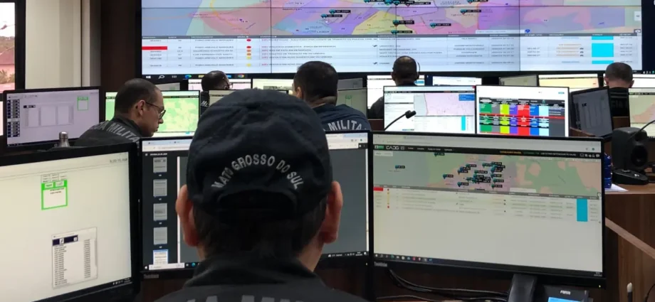 Criança liga para 190 e ajuda PM em ocorrência de violência doméstica em Aquidauana